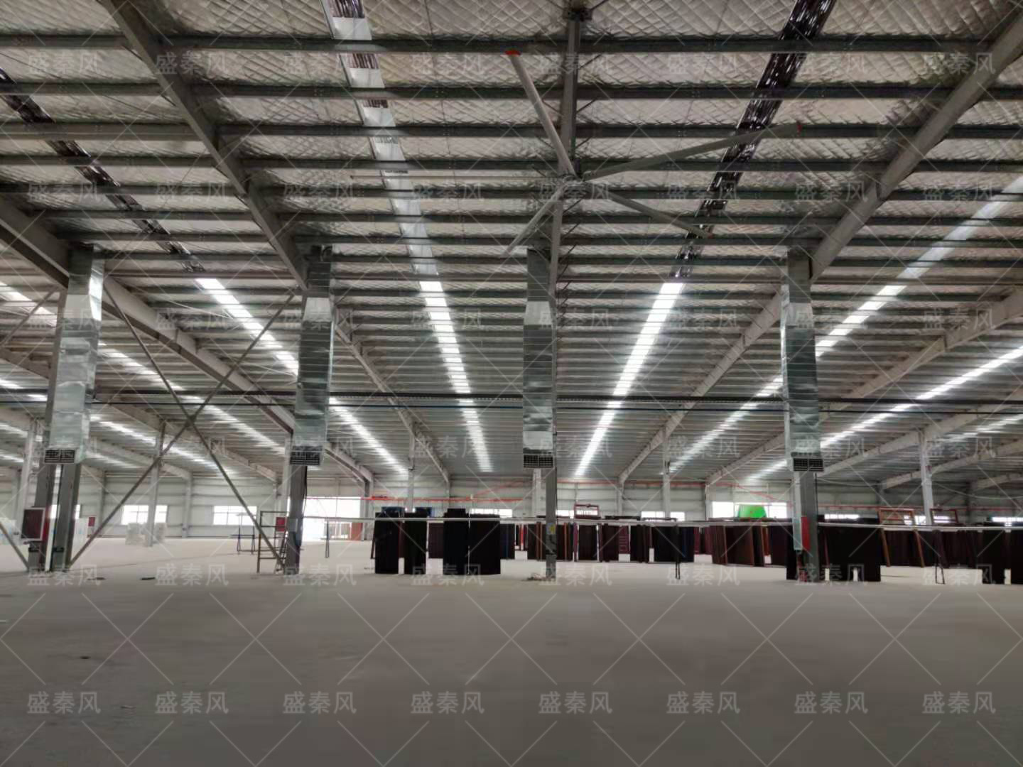 高溫車間降溫通風，改善環(huán)境與空氣質量使用什么降溫解決方案？