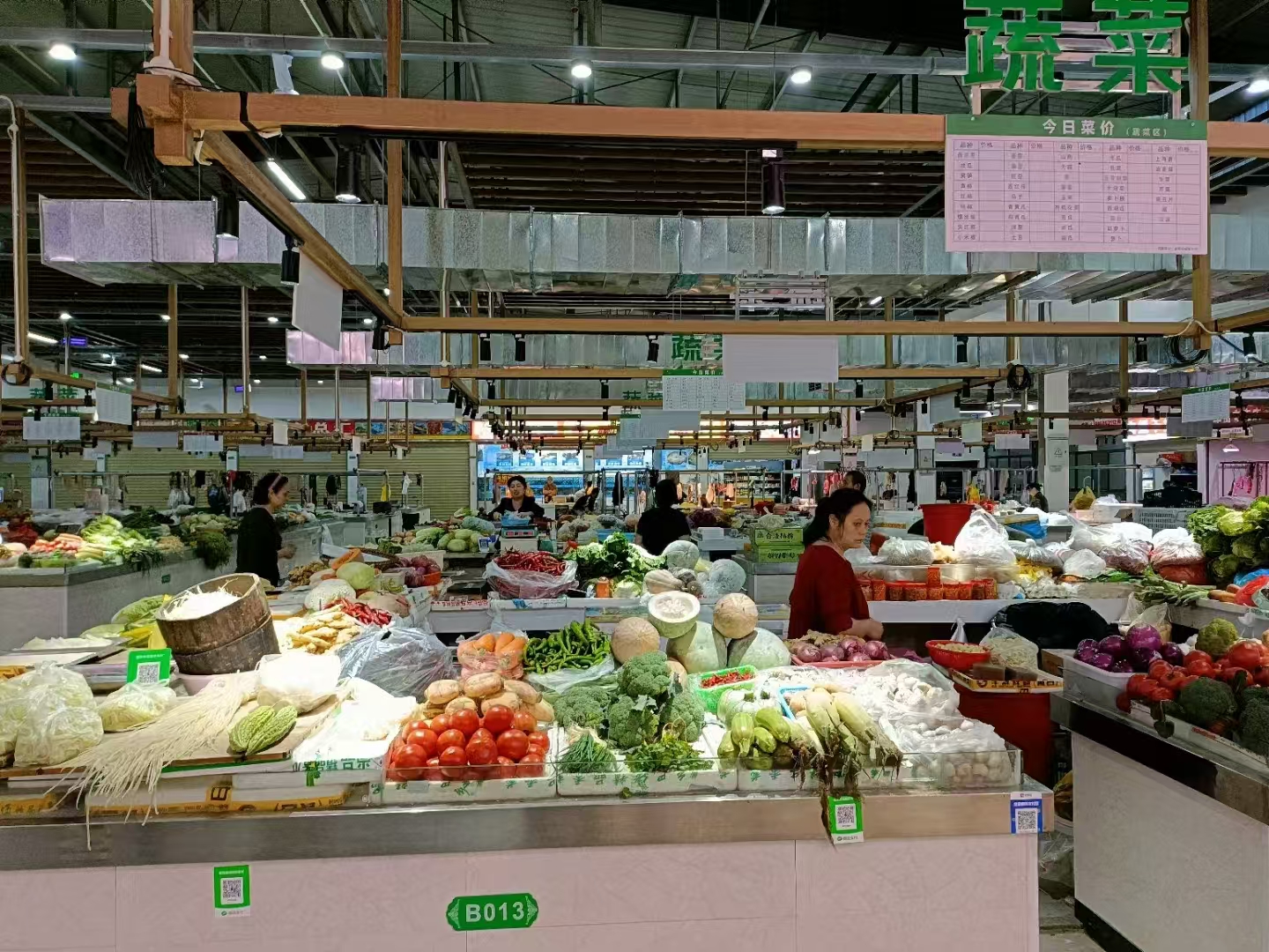 農貿市場降溫大型菜市場通風降溫有什么解決辦法？
