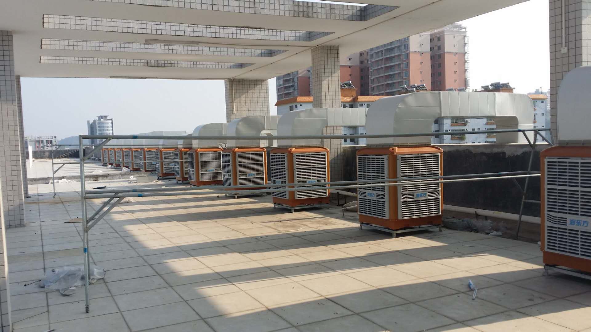 室內(nèi)車(chē)間降溫12℃！湖北某食品有限公司車(chē)間使用扇機(jī)組合的工程案列...