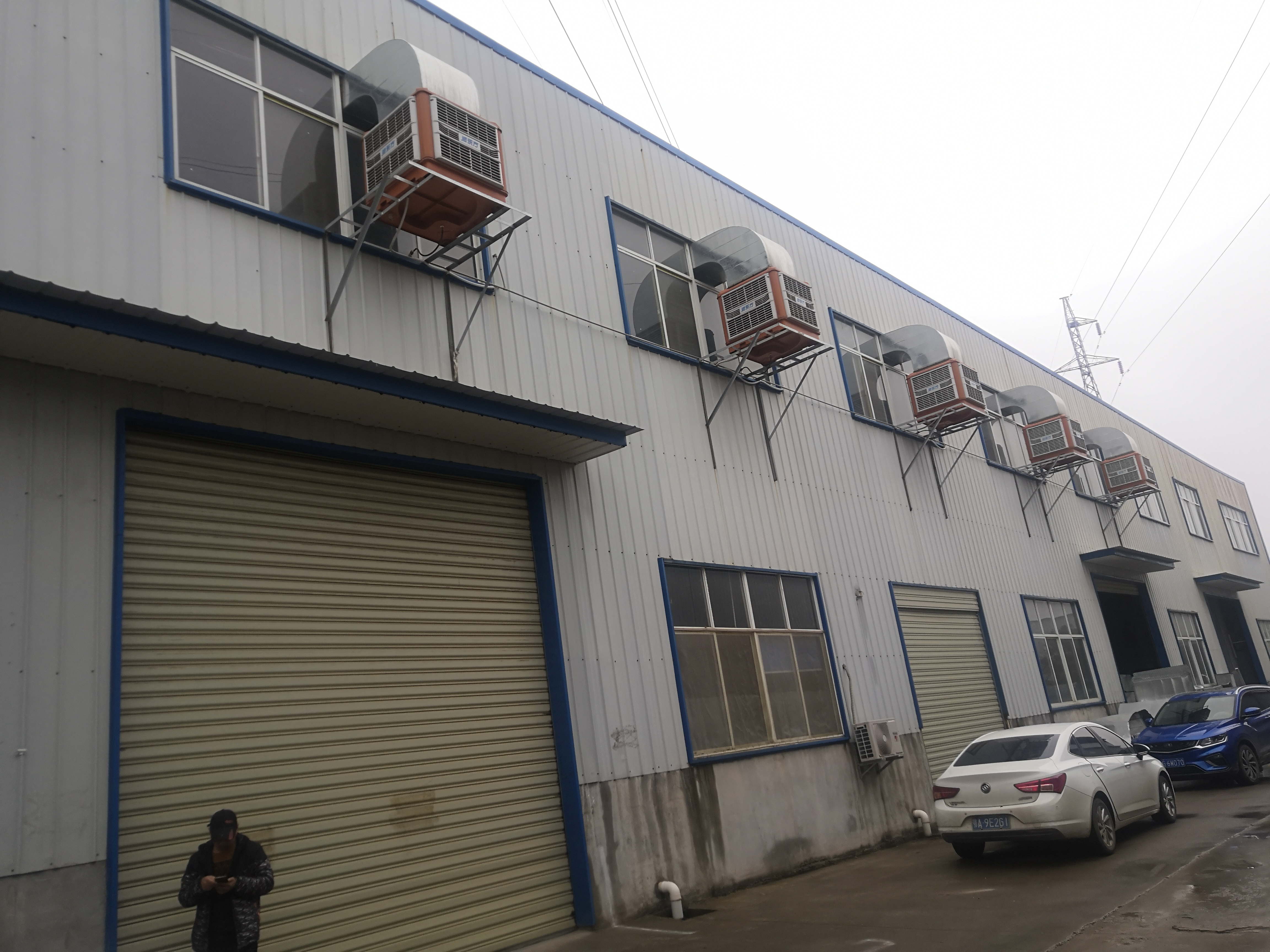 湖北黃石某服飾廠生產(chǎn)車間降溫通風(fēng)采用潤東方環(huán)保空調(diào)