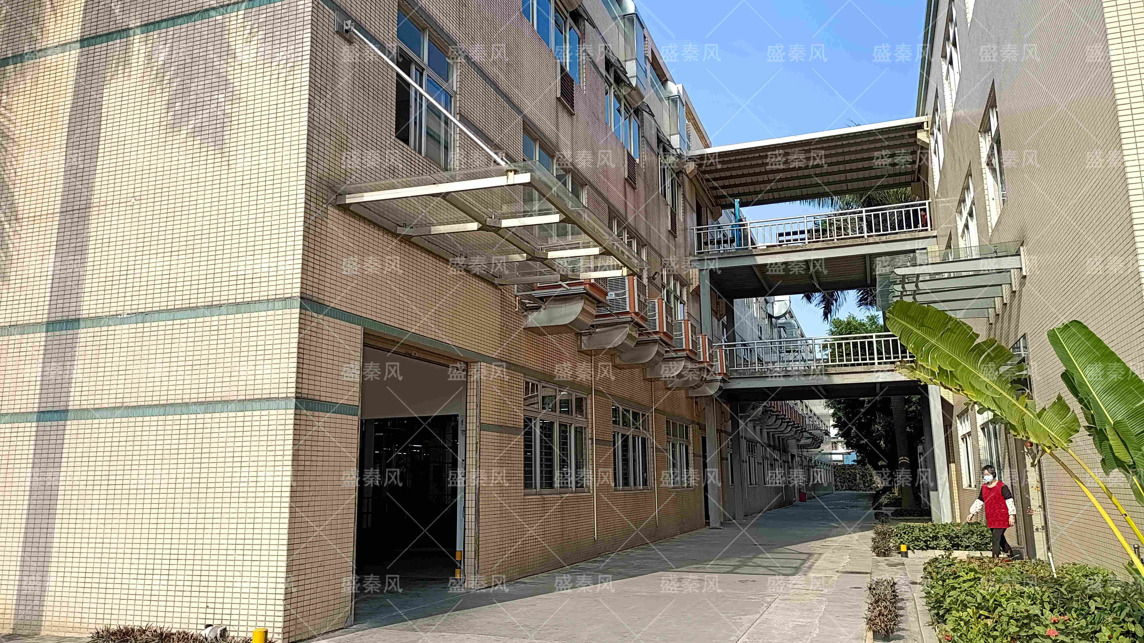 食品廠高溫生產(chǎn)車間如何通風(fēng)降溫？這種降溫設(shè)備一定要用